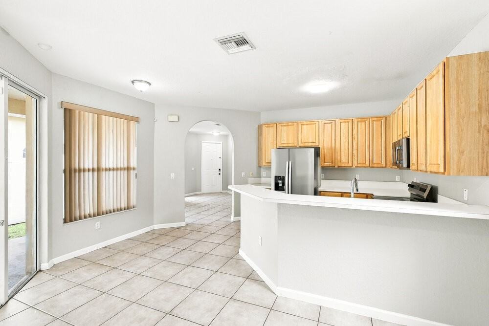 960 Ne 37th Ave - Photo 7 of 17
