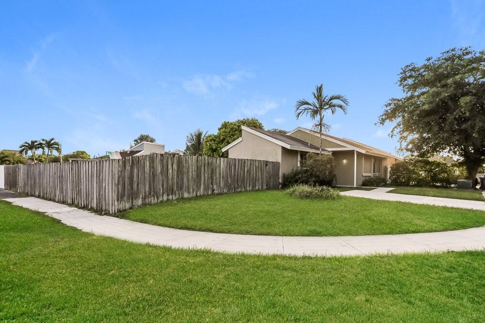 12340 Sw 207th Ter - Photo 3 of 25