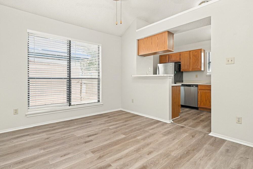 6924 Aston Dr - Photo 4 of 15