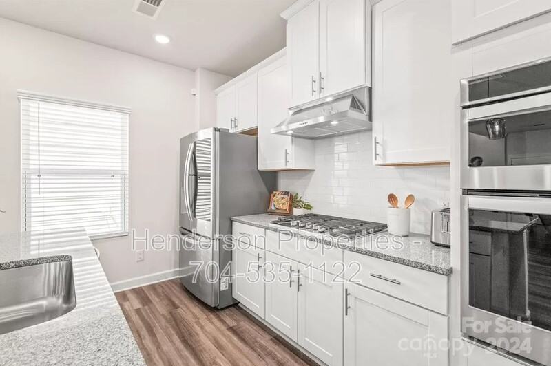 220 Emmett Dr - Photo 4 of 16