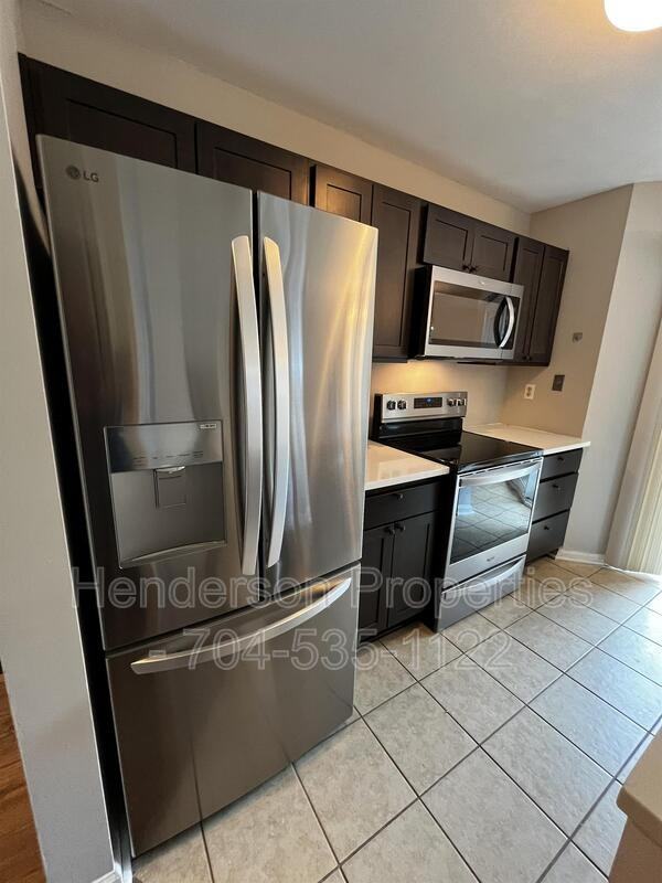 8071 Cedar Glen Dr - Photo 4 of 15