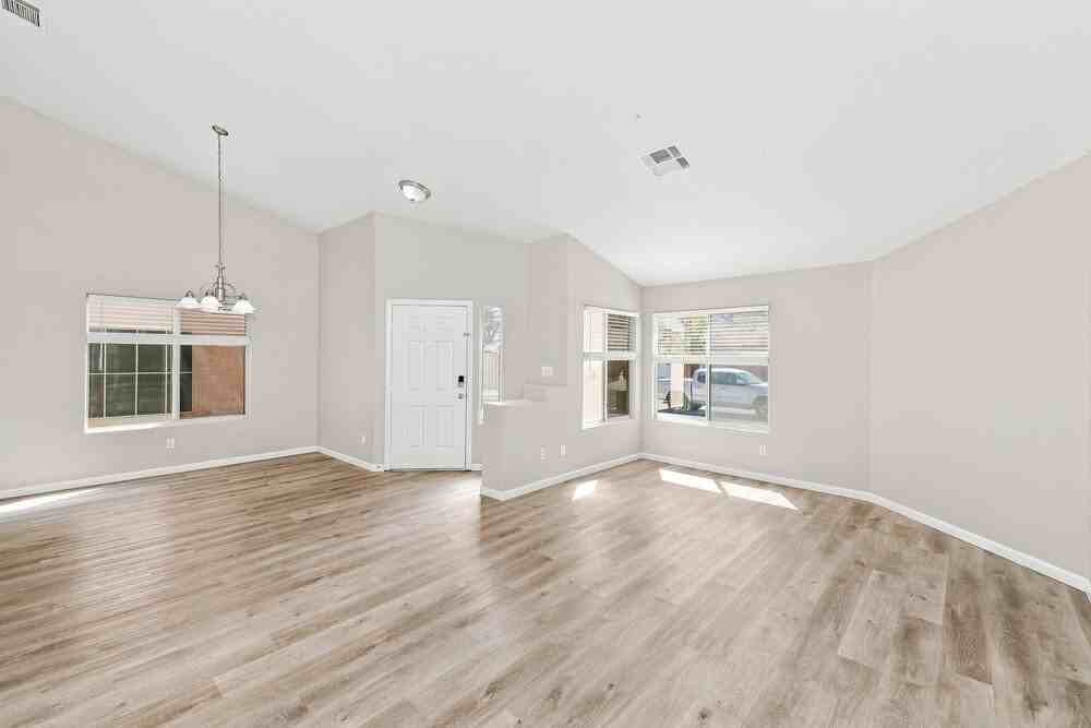 6180 Bruma Ave - Photo 5 of 16
