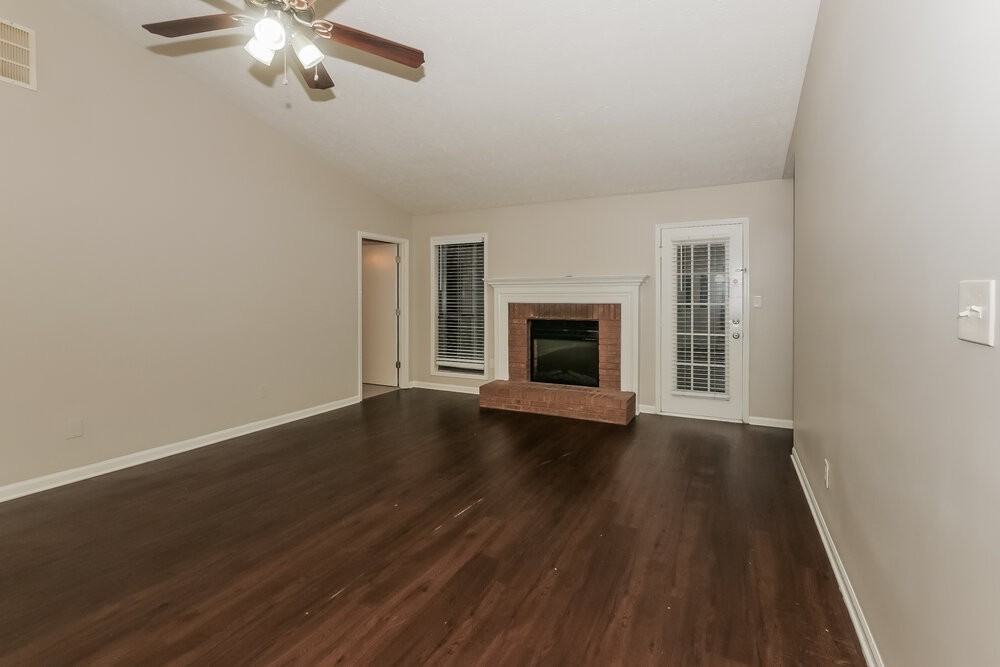 715 Pullman Ln - Photo 3 of 16