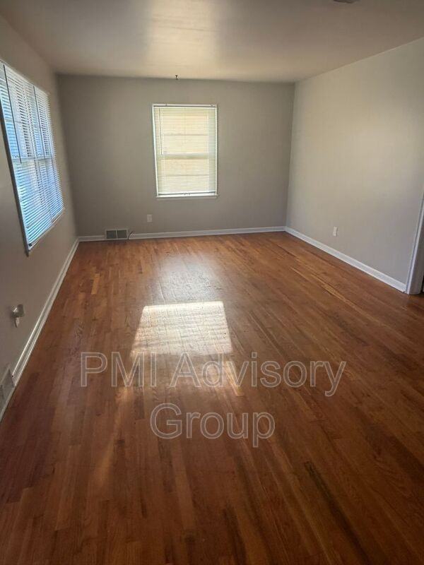 3531 Sw 9th St - Photo 3 of 7
