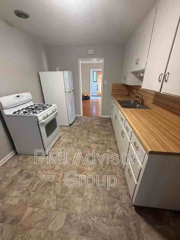 3531 Sw 9th St - Photo 4 of 7