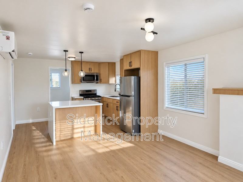 4748 Pine St - Photo 4 of 21