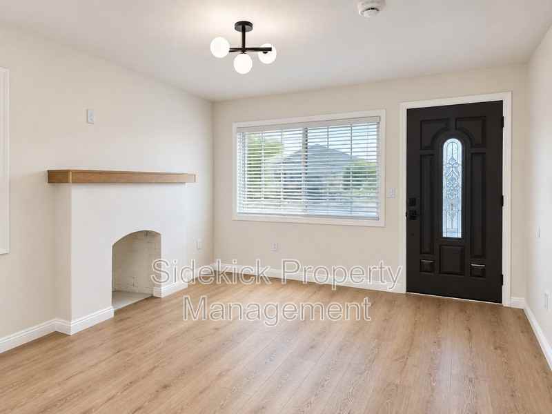 4748 Pine St - Photo 5 of 21