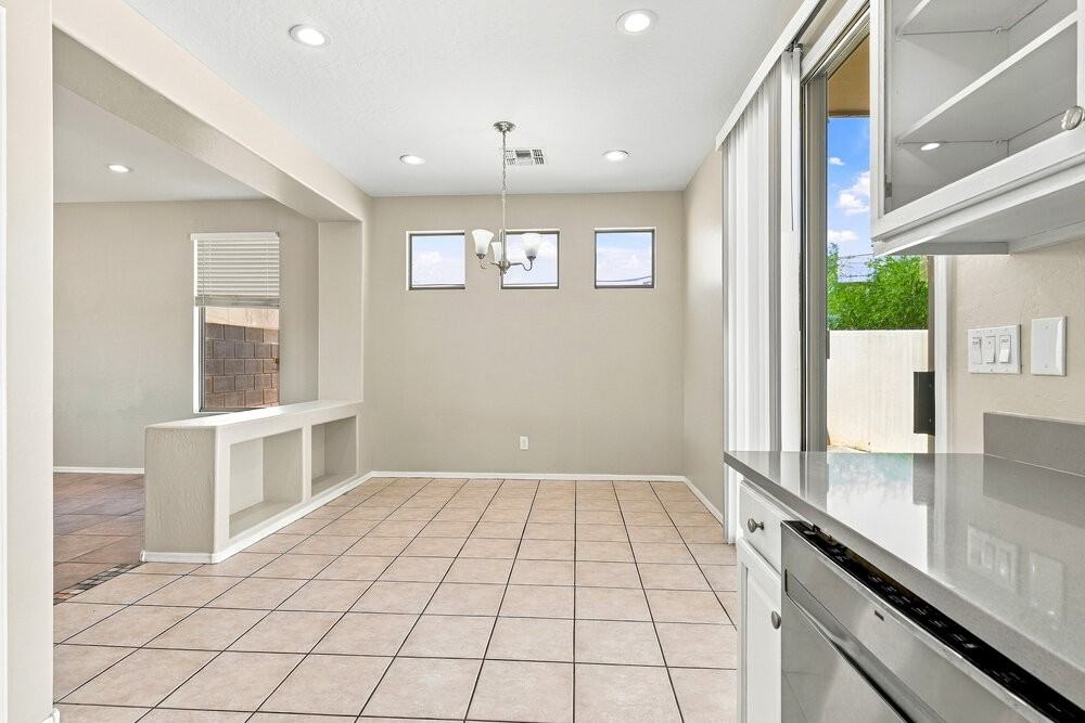 17518 W Hope Dr - Photo 6 of 16