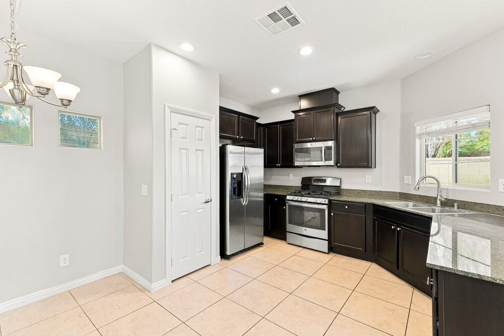9655 Vega Carpio Ave - Photo 7 of 17