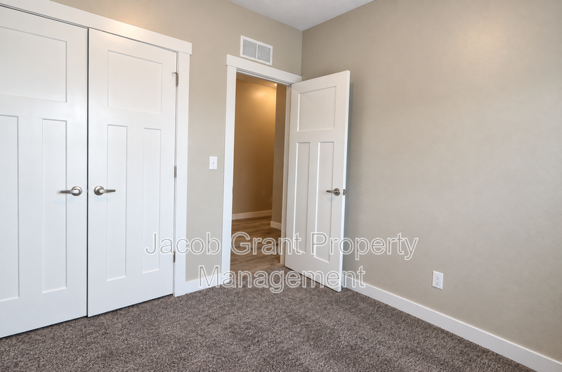 655 Ruby Cir #102 - Photo 4 of 17