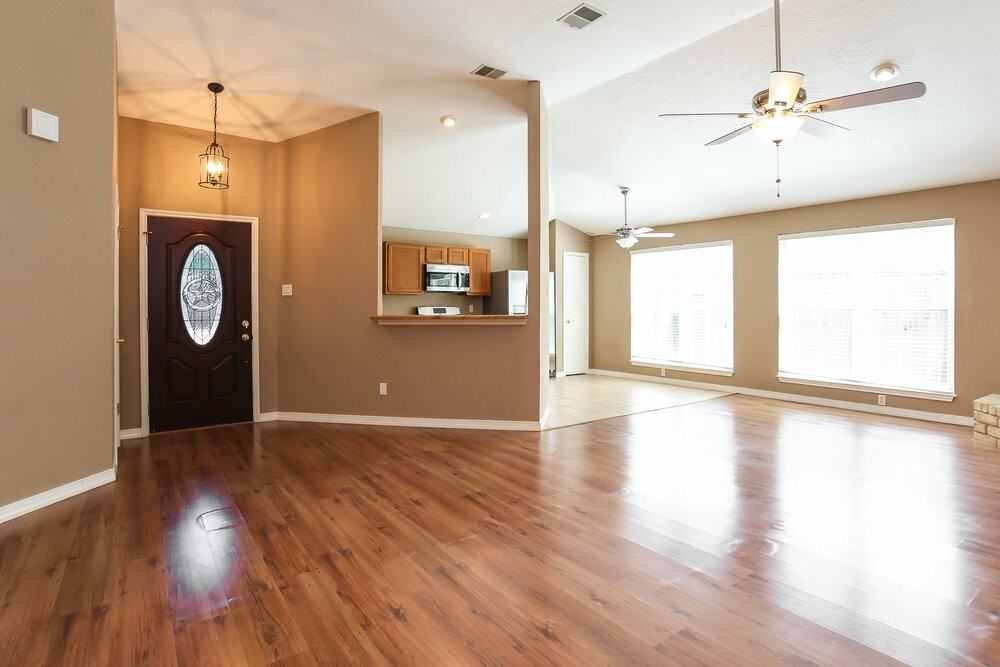 3311 Hartfield Ln - Photo 4 of 15