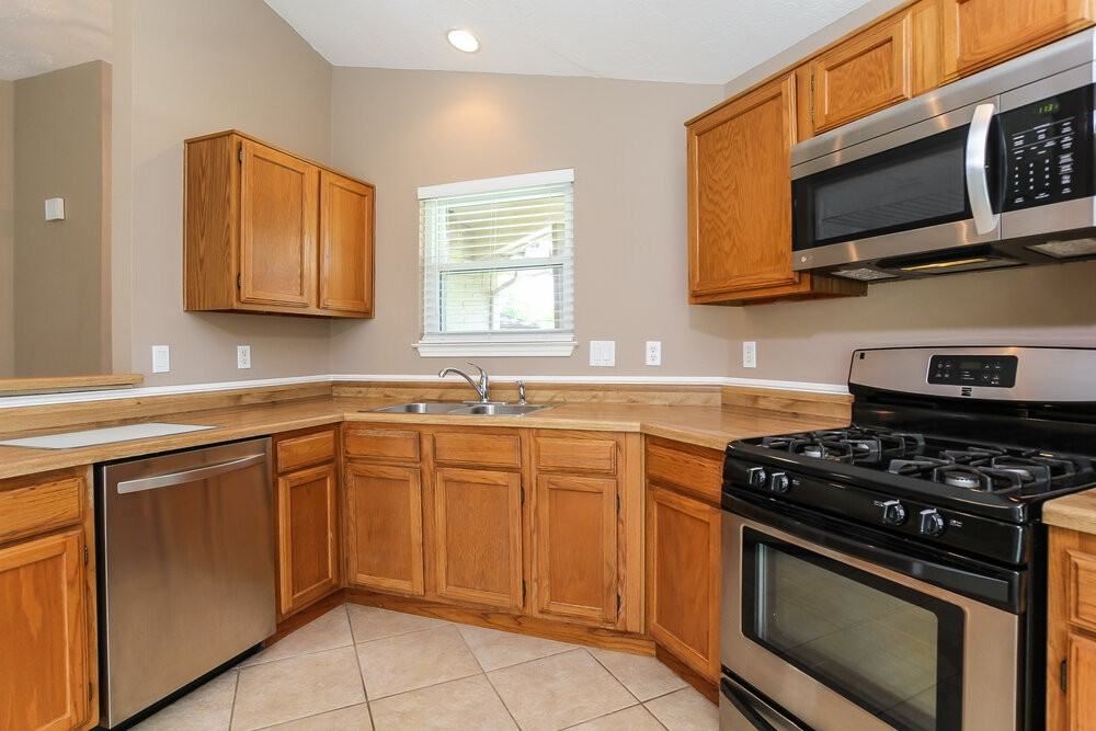 3311 Hartfield Ln - Photo 6 of 15