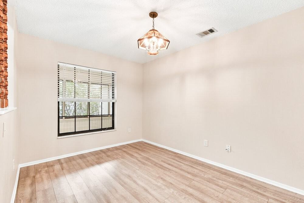 1029 Wainright Dr - Photo 6 of 16