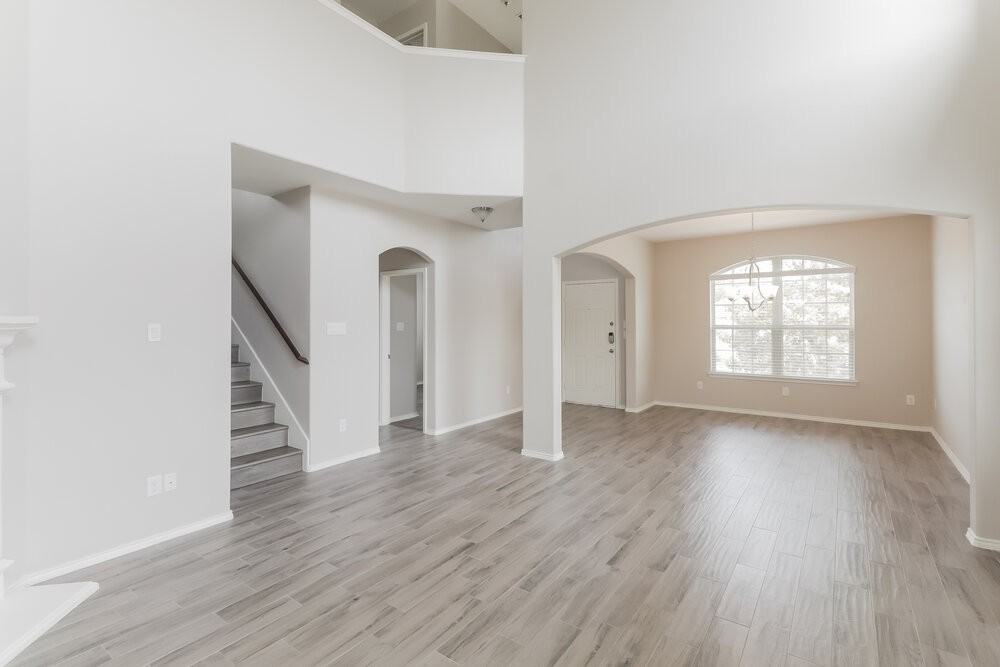 1565 Acmite Ave - Photo 4 of 17
