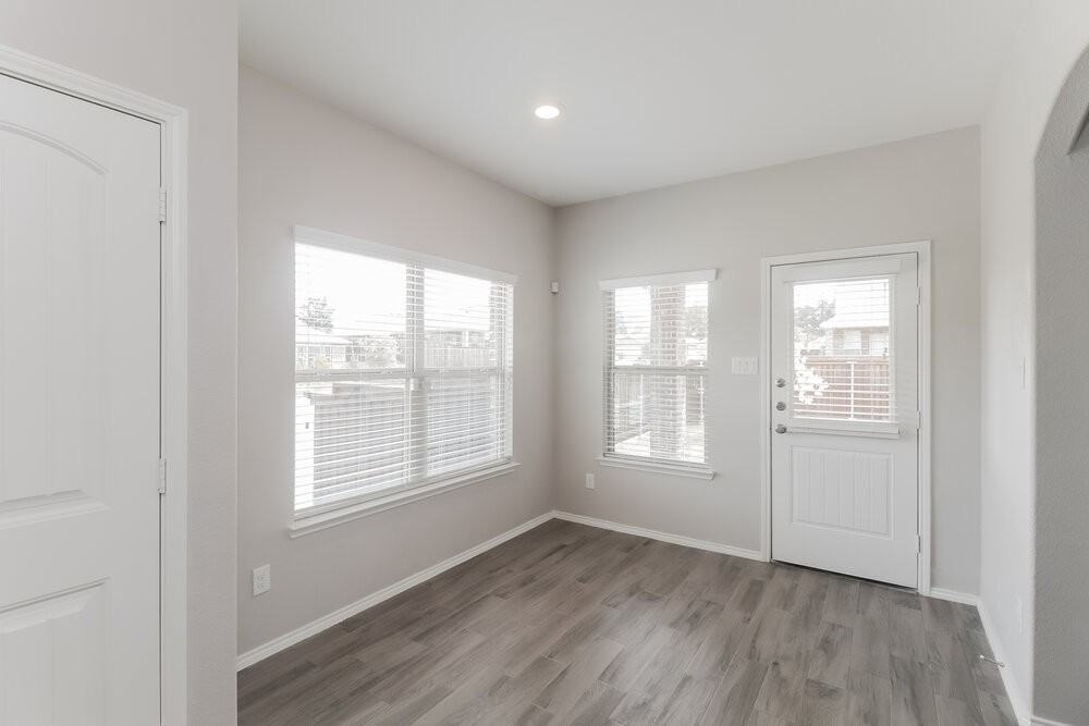 1565 Acmite Ave - Photo 6 of 17