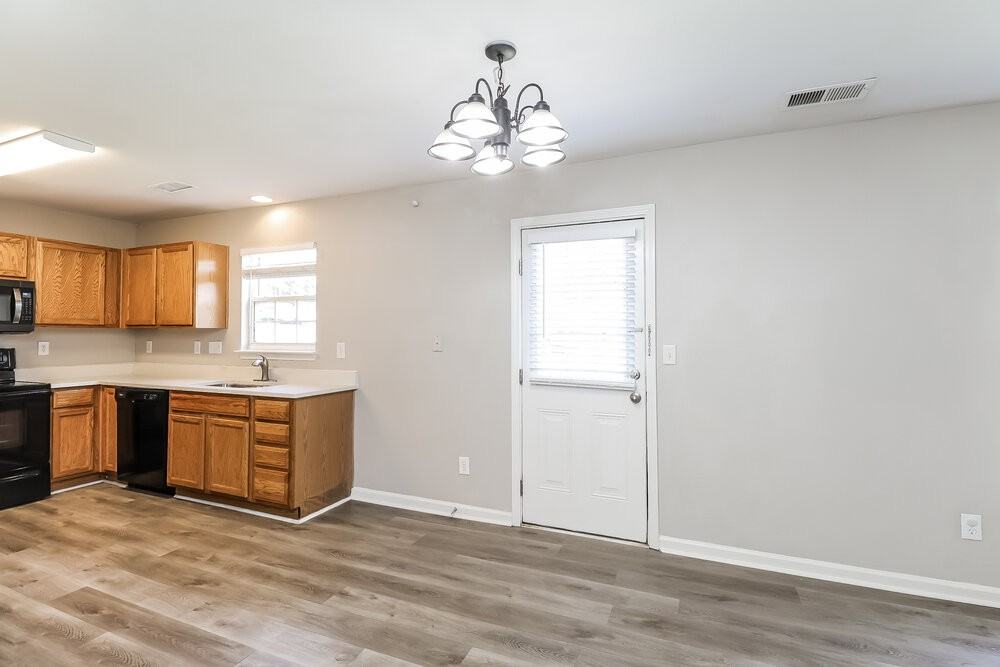 10126 Green Hedge Ave - Photo 7 of 17