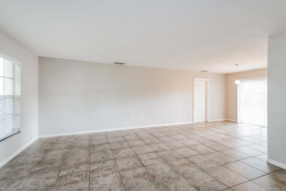 634 Hemlock Ln - Photo 5 of 16