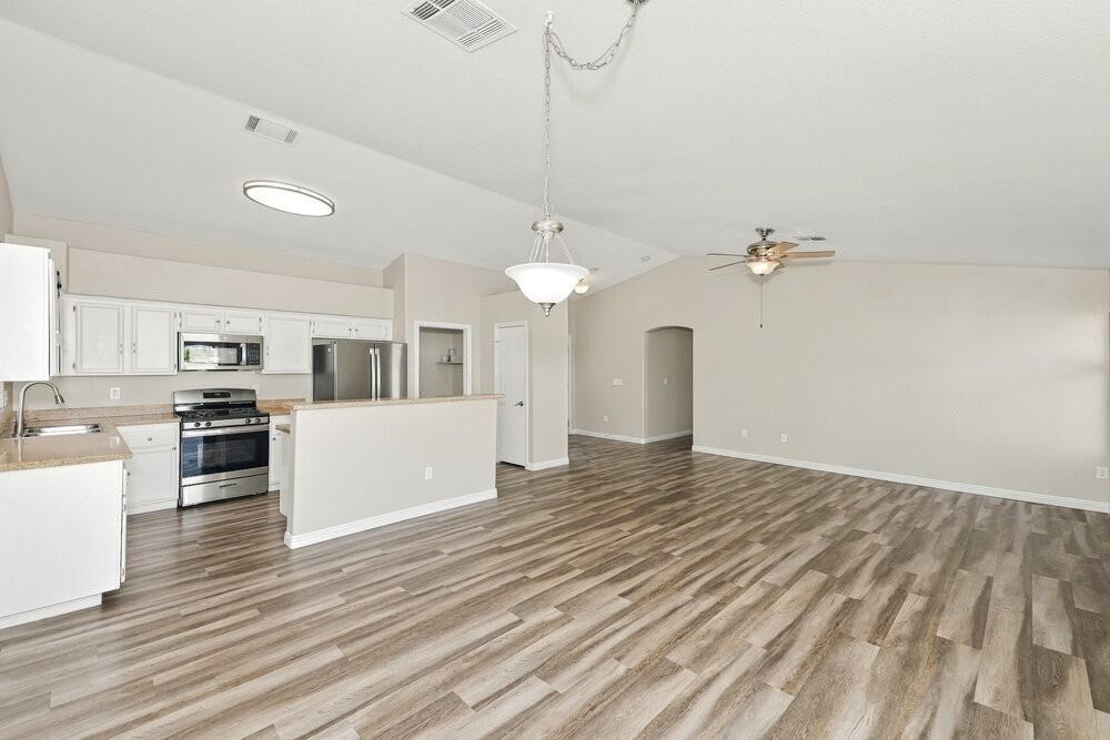 1100 Sport Of Kings Ave - Photo 5 of 16