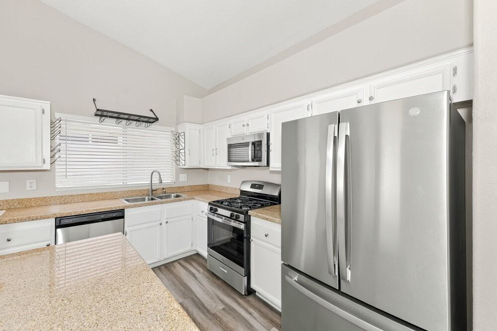 1100 Sport Of Kings Ave - Photo 7 of 16