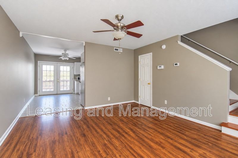 1423 Ashley River Rd #2C - Photo 4 of 17