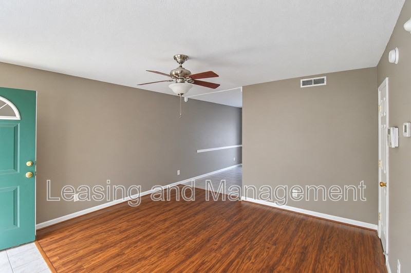 1423 Ashley River Rd #2C - Photo 5 of 17
