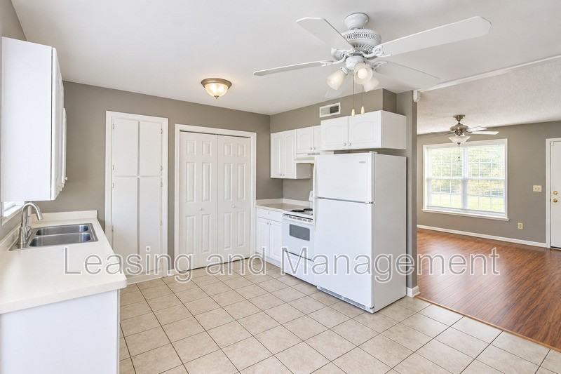 1423 Ashley River Rd #2C - Photo 7 of 17