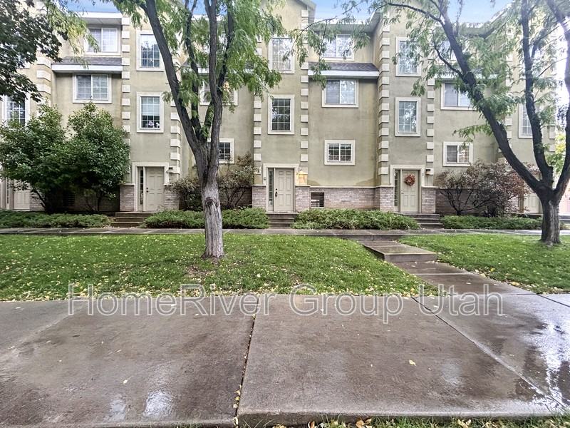 379 E St #3