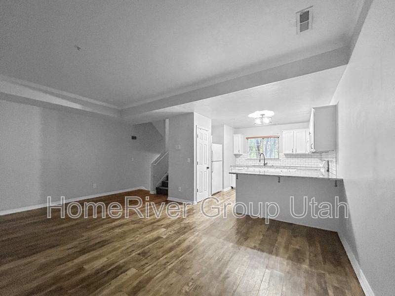 379 E St #3 - Photo 4 of 21