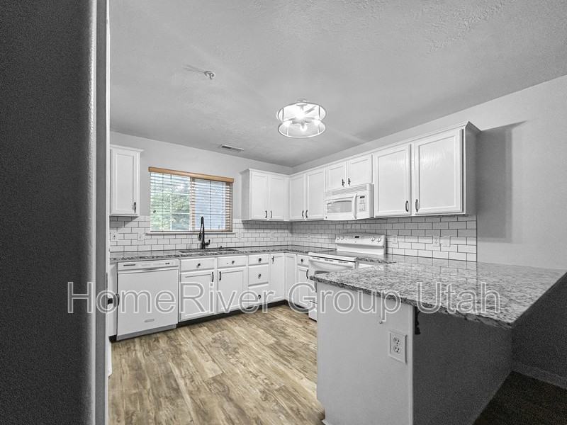 379 E St #3 - Photo 5 of 21