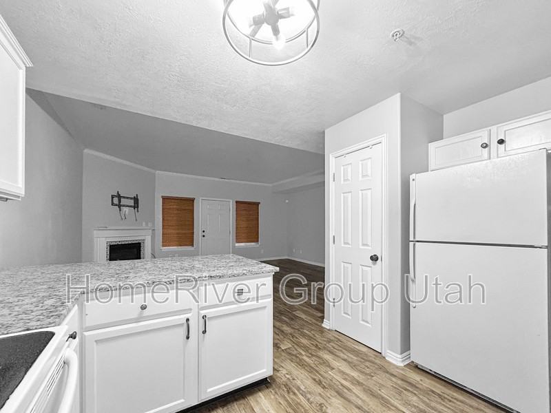 379 E St #3 - Photo 6 of 21