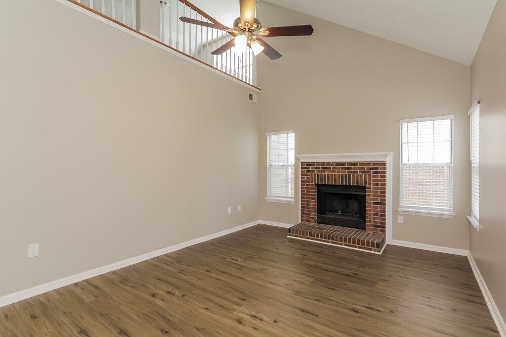 4714 Saxonbury Way - Photo 4 of 17