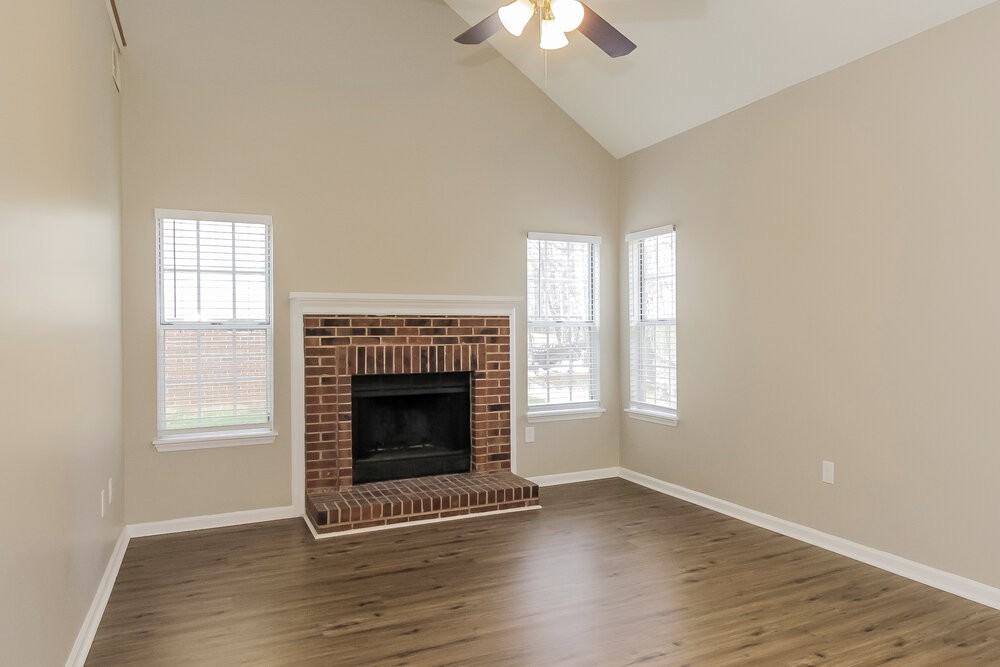 4714 Saxonbury Way - Photo 5 of 17