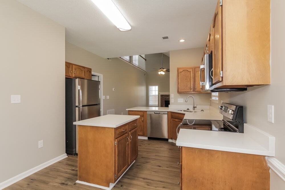 4714 Saxonbury Way - Photo 6 of 17
