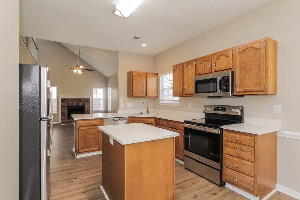 4714 Saxonbury Way - Photo 7 of 17