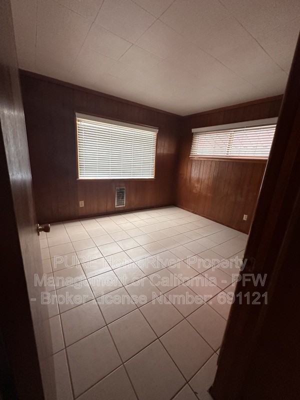703 W Limited Ave - Photo 5 of 9