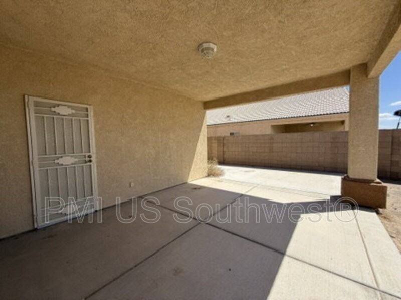 2060 E Mesa Verde Way - Photo 3 of 24