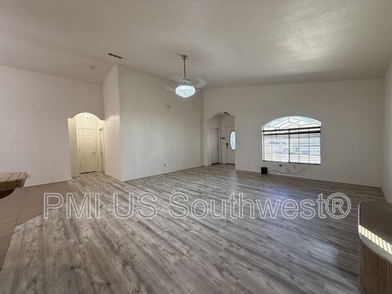 2060 E Mesa Verde Way - Photo 6 of 24
