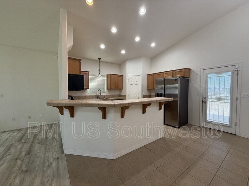 2060 E Mesa Verde Way - Photo 7 of 24