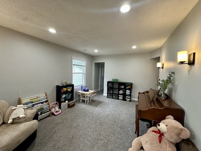 1512 K Ave Ne - Photo 3 of 20