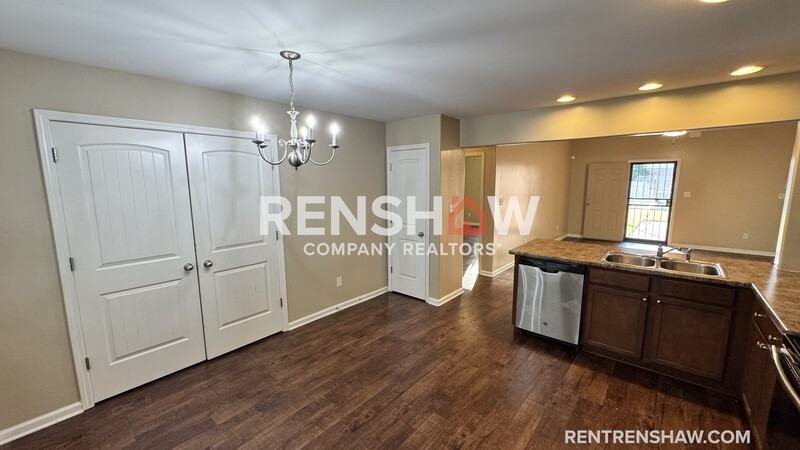 5240 Crossfield Rd - Photo 5 of 16