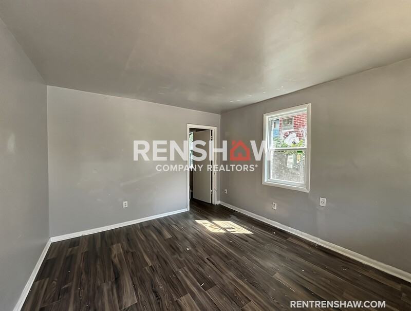 1460 Oakwood St - Photo 3 of 12