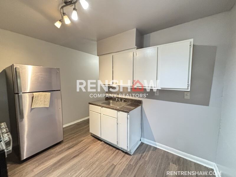 1460 Oakwood St - Photo 7 of 12