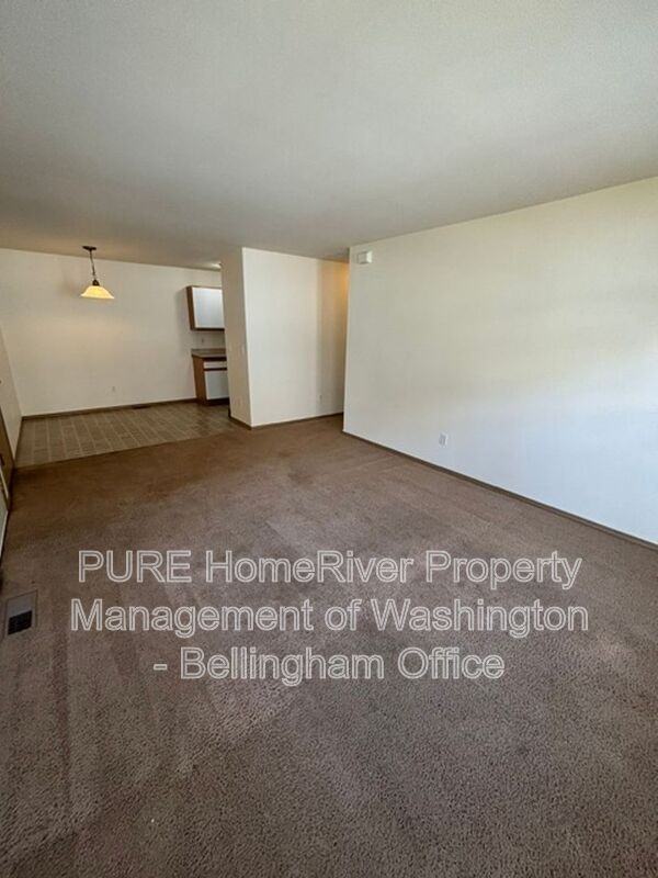 547 Woollen Rd - Photo 3 of 11