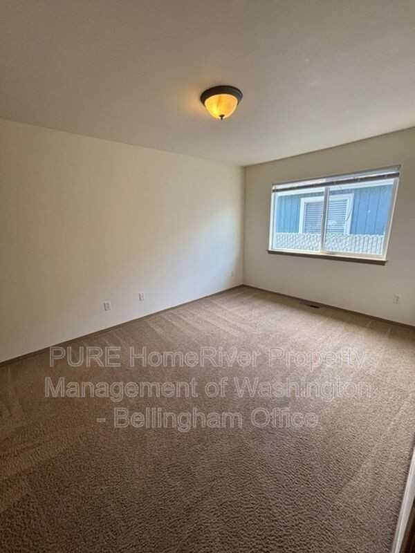 547 Woollen Rd - Photo 5 of 11