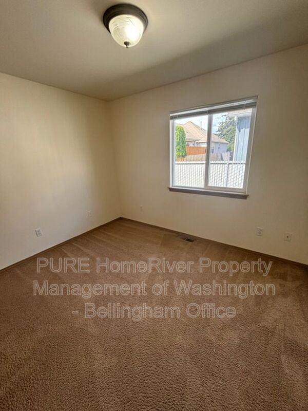 547 Woollen Rd - Photo 6 of 11