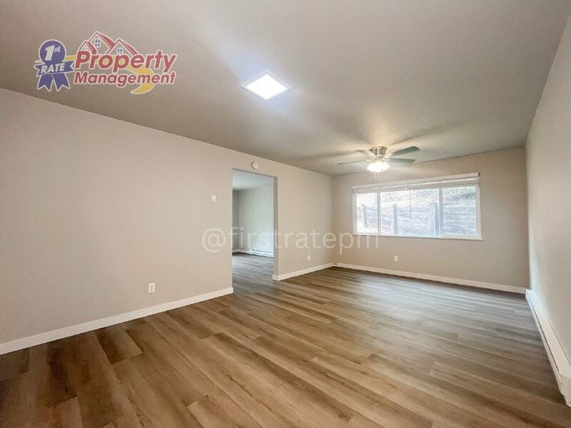 1030 E Floral Ln - Photo 3 of 33