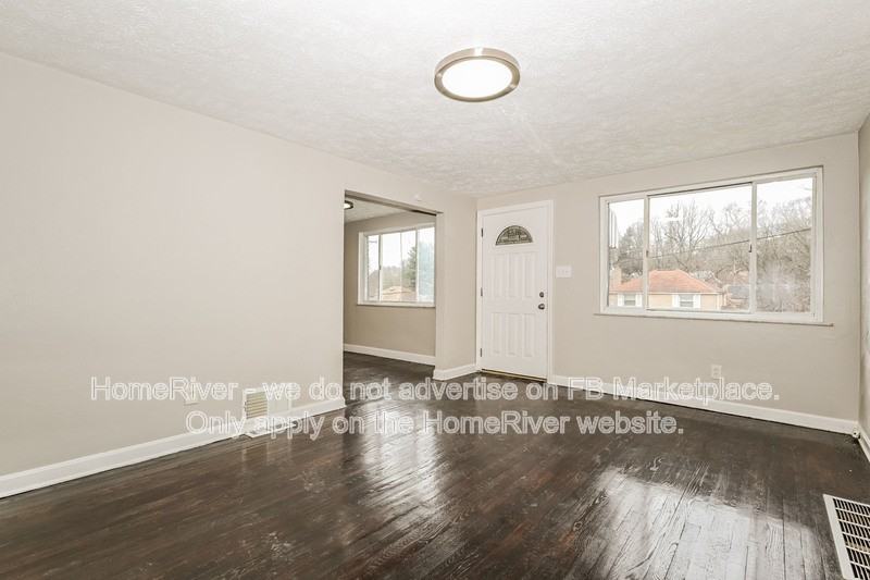 107 Macfarlane Dr - Photo 2 of 17