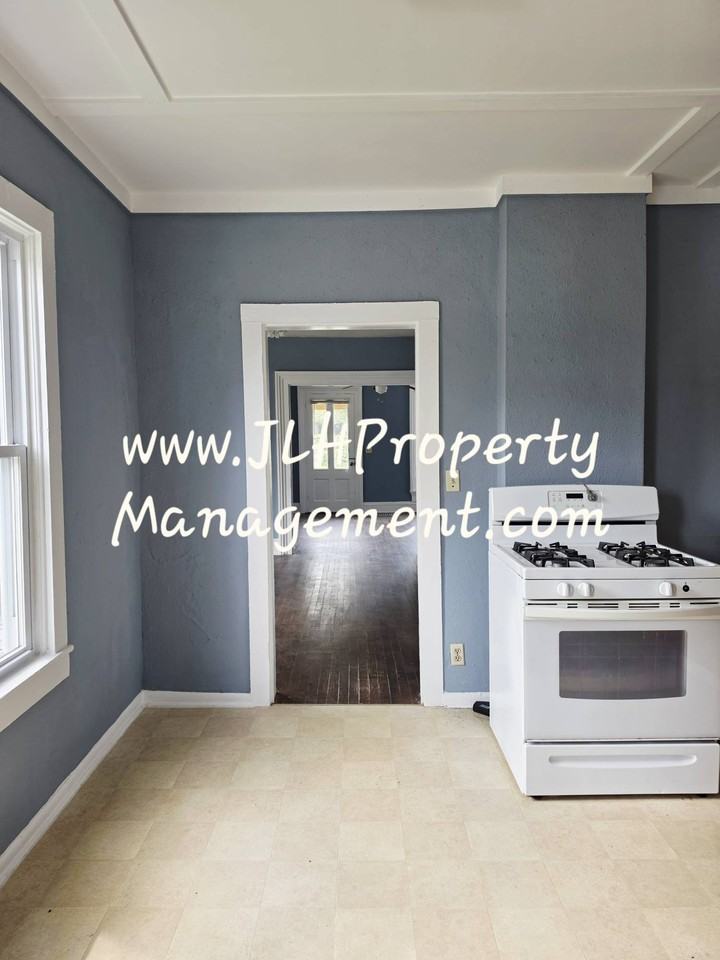 503 S. Locust Ave - Photo 2 of 8