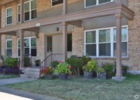 featured image of 2724 Robinson Dr