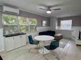 featured image of 220 Washingtonia Ave